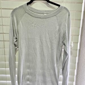 LLululemon Light Gray Long Sleeve Sweater Ptp 19 Length 26
